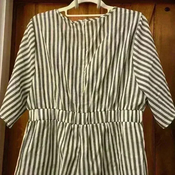 Striped Print Pocket Knot Flutter Sleeve Jumpsuit by Bloomchic. Size 12 New - Picture 7 of 8